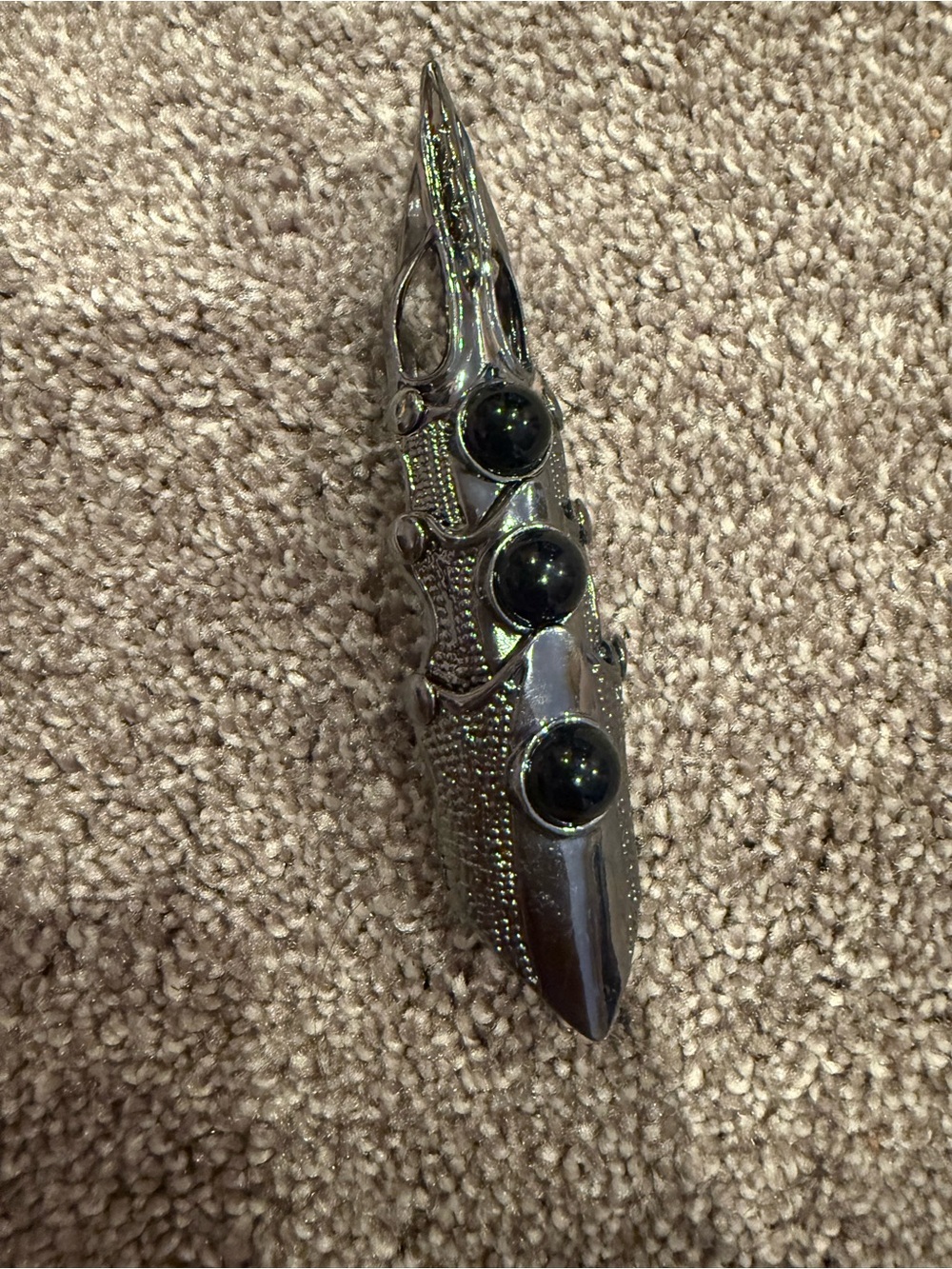 Black Metallic Reptile Claw Decoration for Reptile Habitats